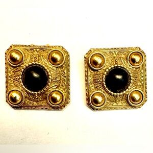 VINTAGE ETRUSCAN Earrings 1” Square Gold Tone Repousse Black onyx neoclassical
